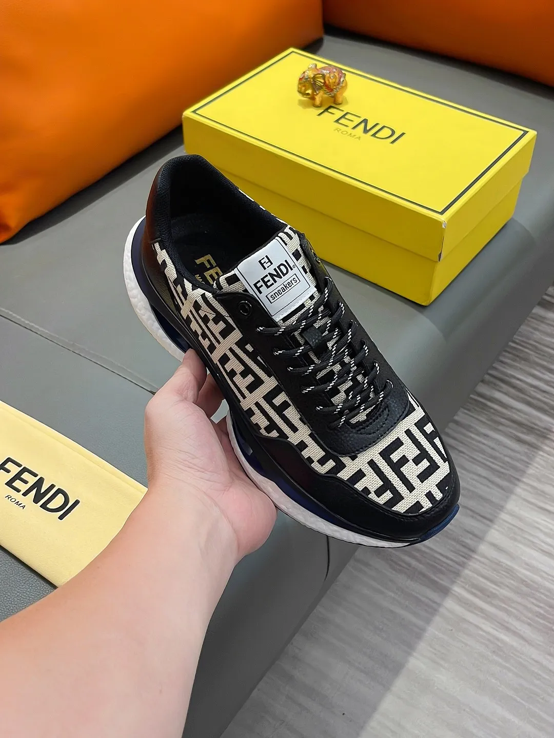 Men's shoes FENDI "Fendi" P440 Regular size: 38-44 (casual shoes) Product materials: Selected cowhide upper, soft sheepskin lining; original outsole.